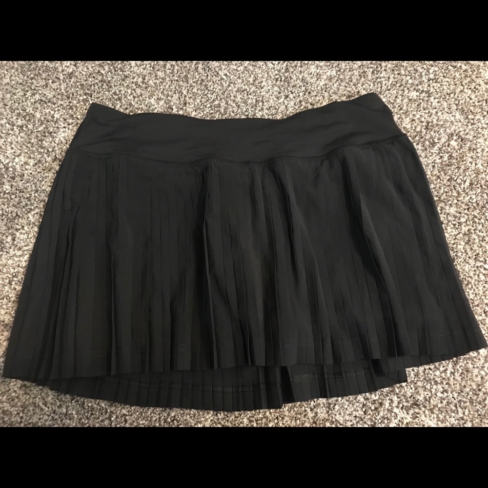 EUC Lululemon pleated skirt sz 8 Black